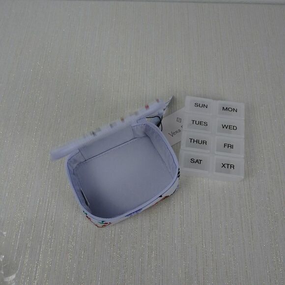 Vera Bradley Travel Pill Box Case Container Organizer Merry Mischief Snow Day - Picture 3 of 5